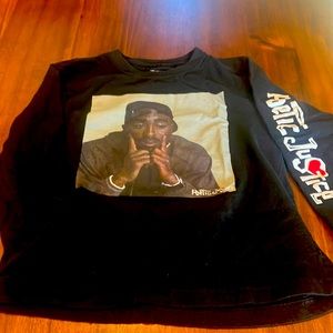 Well, it just this T-shirt. Use medium.